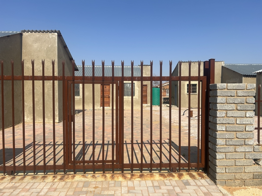 8 Bedroom Property for Sale in Rammulotsi Free State